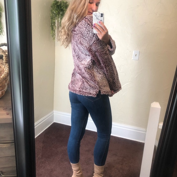 ✨BOGO✨Maroon Fuzzy Sherpa Pullover - Picture 3 of 3